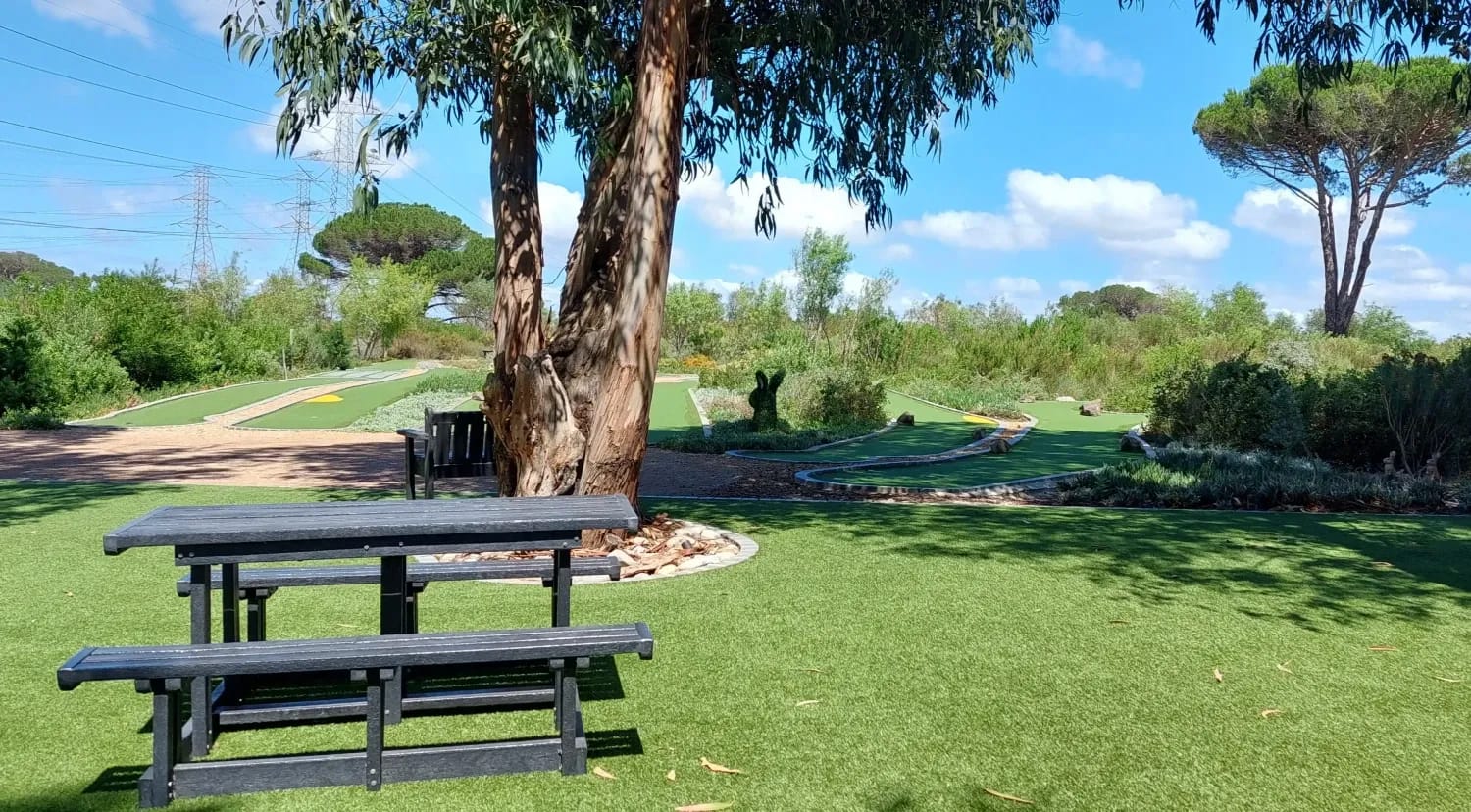Hazendal's Kleine Hazen Putting Park: Fun for the Whole Family